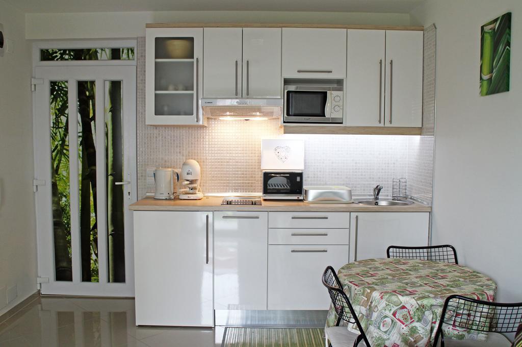 Bamboo Wellness Apartment Шіофок Екстер'єр фото