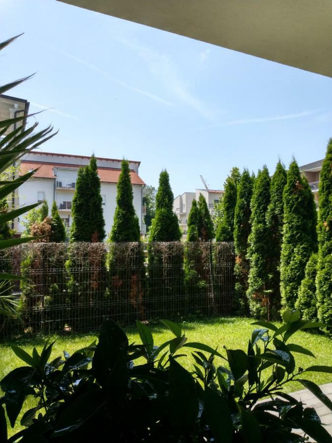 Bamboo Wellness Apartment Шіофок Екстер'єр фото